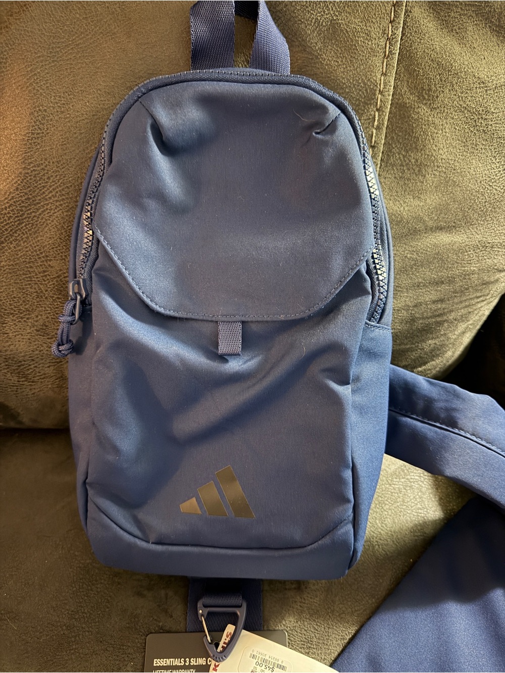 NEW w/tags Adidas Navy Slingbag Men’s/Women’s - with pockets